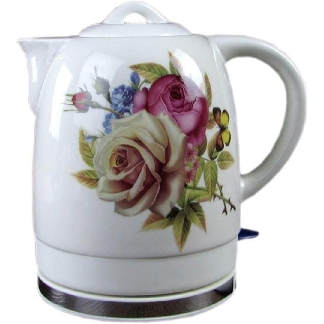 Una caraffa riscaldante per preparare le bevande in ceramica e di colore bianco
